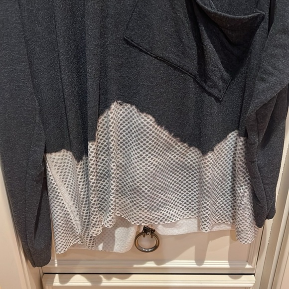 Women’s SZ M T PARTY long sleeve hooded shirt - Picture 3 of 8